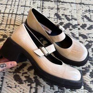 Steve Madden Size W10 Cream Mary Jane Shoes